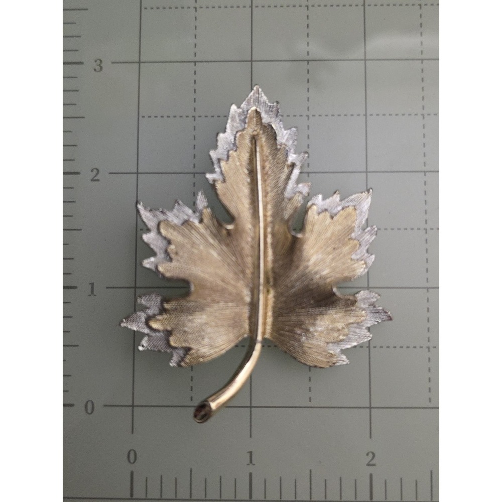 Vintage Signed Sarah Coventry Brushed Gold & Silver Tone Maple Leaf Brooch - Picture 2 of 6